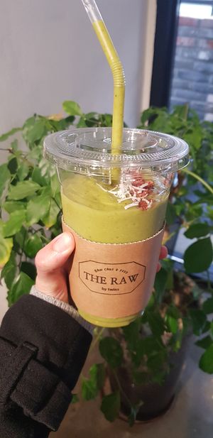 Green smoothie - filling and delicious at The Raw by Twins in Seoul
