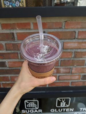 Blue berry smoothie at The Raw by Twins in Seoul