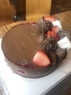 Raw whole cake at The Raw by Twins in Seoul