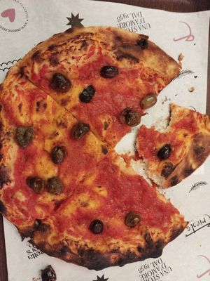 Pizza Rossa Olive Taggliasche at Trieste Pizza in Rome