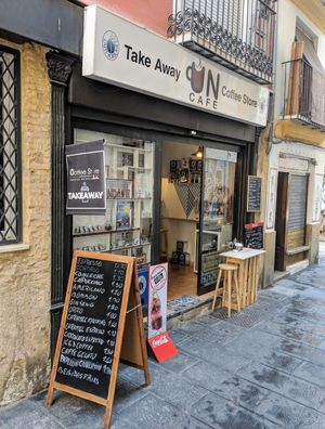 Facade at Un Cafe in Valencia