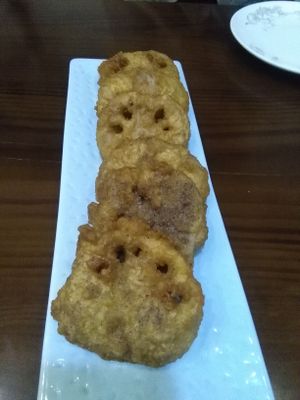 Delicious deep fried peppered lotus roots at Sanwei Shu Wu - Veggie House in Shanghai