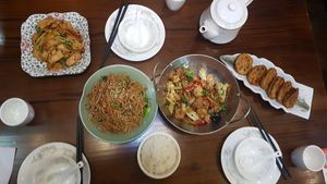 Food selection at Sanwei Shu Wu - Veggie House in Shanghai