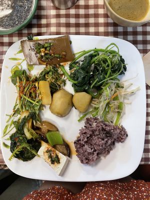 Buffet food   at Han Gwa Chae - 한과채 in Seoul