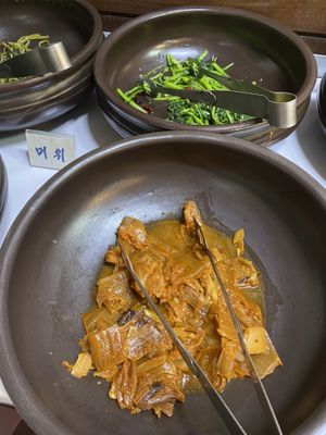 Greens and idk what but it was spicy and good  at Han Gwa Chae - 한과채 in Seoul