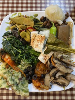 Feast!!  at Han Gwa Chae - 한과채 in Seoul