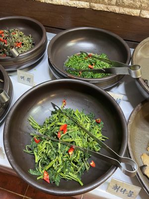 Buffet options  at Han Gwa Chae - 한과채 in Seoul