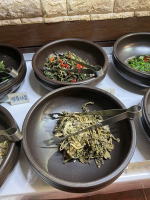 Buffet options  at Han Gwa Chae - 한과채 in Seoul