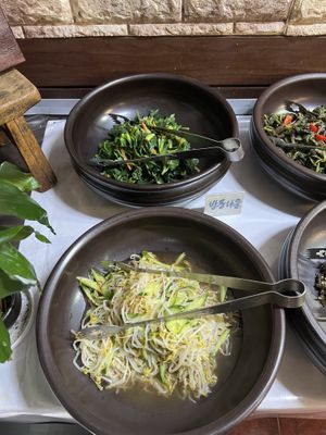 Buffet options  at Han Gwa Chae - 한과채 in Seoul