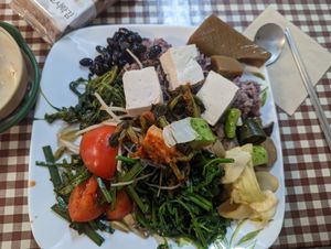 Lots of dishes to try at Han Gwa Chae - 한과채 in Seoul