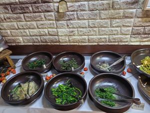 More buffet dishes at Han Gwa Chae - 한과채 in Seoul