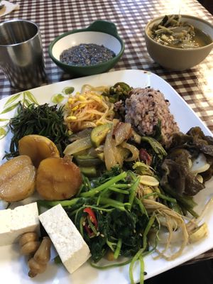 Pick pick pick. Korean vegan heaven. at Han Gwa Chae - 한과채 in Seoul