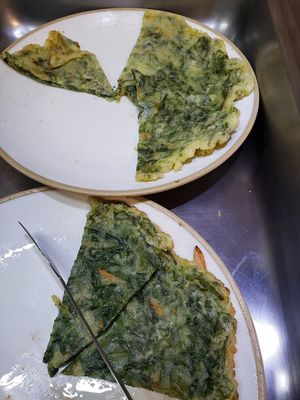 Pancake is not crispy but it is flavorful. May even skip rice n just eat this with the veges as wraps at Han Gwa Chae - 한과채 in Seoul