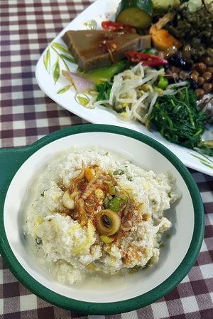 Soy stew with sauce at Han Gwa Chae - 한과채 in Seoul