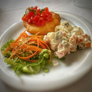 Tris di antipasti: insalatina, insalata russa, focaccella con dadolata di pomodori  at Hotel Ristorante Onda Azzurra in Albisola Superiore