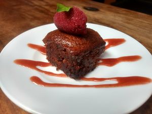 Brownie de cacao con helado de moras 100% Vegan at Donde Gopal in Quito
