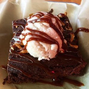 Brownie dessert at Vida Eatery  in Bakersfield