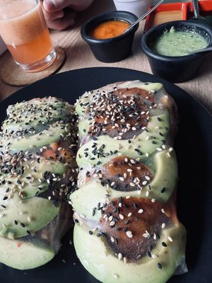 El close-up de los rollos asiáticos   at Zona Veggie in Toluca