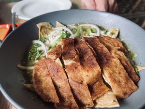 Chilaquiles con milanesa  at Zona Veggie in Toluca