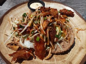 Sandwich "Ruiterhuys" with vegan chicken, sesame sauce, mushrooms, taugé, spring onion,
ice berg lettuce and vegan aioli at Het Ruiterhuys in Castricum