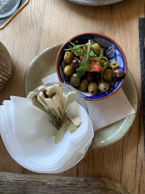 Schaaltje gemarineerde olijven uit de Toscane at Het Ruiterhuys in Castricum