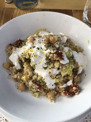 Quinoa con ceci, pomodori secchi e broccolo romanesco  at Veg Joy in Rome