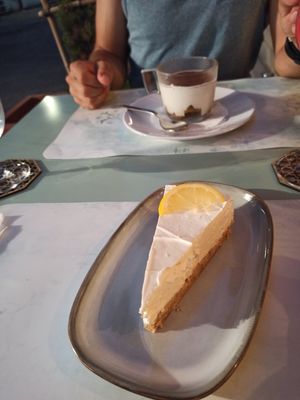 Tiramisu et cheesecake at Veg Joy in Rome