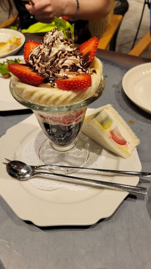 Parfait & Fruit Sandwich at Futaba Fruits Parlor in Tokyo