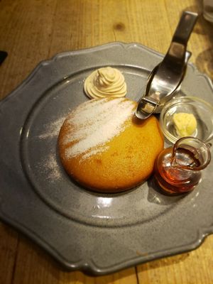 パンケーキ at Futaba Fruits Parlor in Tokyo
