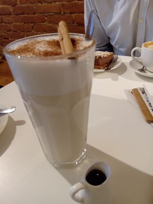 Pumpkin spice latte (available with or without coffee) at Kattencafé Balthazar in Nijmegen
