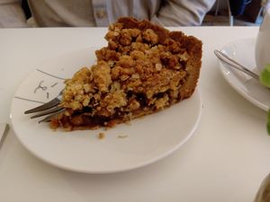 Apple crumble at Kattencafé Balthazar in Nijmegen