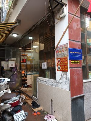 Entrance at Tam An Lac - Dong Da District in Hanoi
