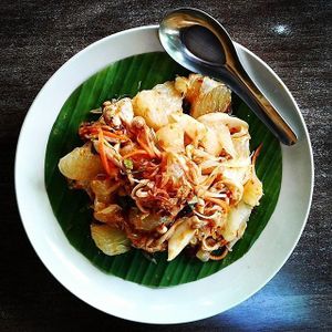 Pomelo salad at Pun Pun Organic Vegetarian Restaurant - Wat Suan Dok in Chiang Mai