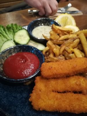 Vish&chips platter at Attila Hildmann Organic Snackbar II in Berlin