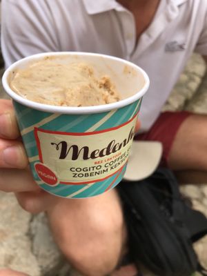 Café e cookies  at Cogito Coffee Shop in Dubrovnik