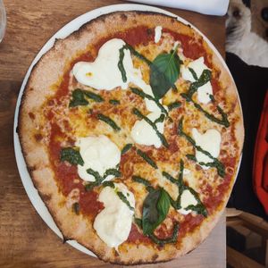 Vegetarian pizza at Hape  in Lyon