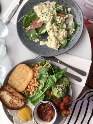 Big breakfast and scrabbled eggs at No Bones in Byron Bay
