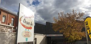 Entrance at Johnny Baker in Castlemaine