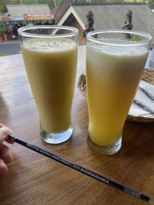 Fresh mango juice and pineapple juice   at Warung Sripadi in Tampaksiring