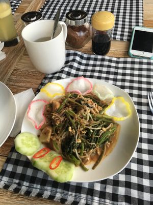 tipat cantok at Warung Sripadi in Tampaksiring