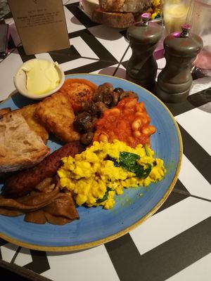 The English breaksfast at Tell Your Friends in South West London
