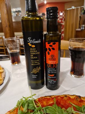 Typical Italian seasoning at Time Out Pizzeria in La Bella-ligonto