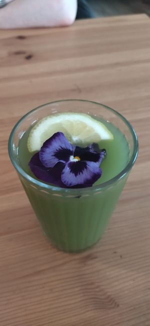 Homemade juice (cucumber, appel, celeriac) at Itsy Bitsy in Lille