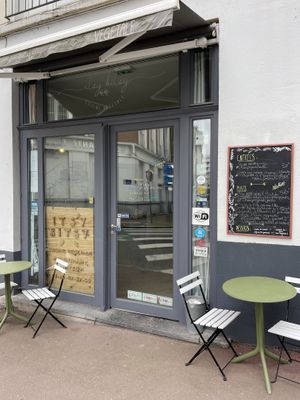 Outside  at Itsy Bitsy in Lille