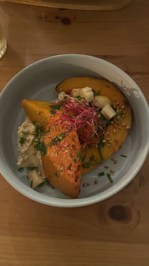 Peanut hummus with roasted pumpkin   at Itsy Bitsy in Lille