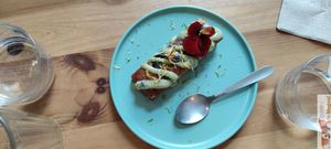 Lemon, poppy and matcha cream cake at Itsy Bitsy in Lille