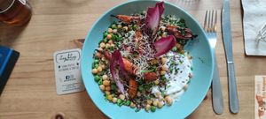 Fragrant quinoa and lentils, asparagus trio, zaotar cream, roasted carrots and mint at Itsy Bitsy in Lille