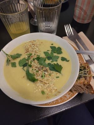 Cauliflower soup at Itsy Bitsy in Lille