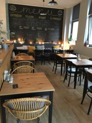 Interior at Itsy Bitsy in Lille