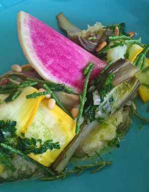 écrasé de pommes de terre, salicornes, artichaut & courgette jaune 👌🏻⭐ at Itsy Bitsy in Lille